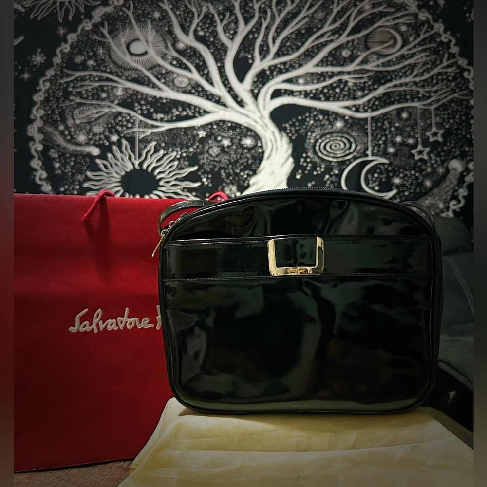 Authentic vintage Salvatore Ferragamo Glossy Black Crossbody Bag make offer - Picture 4 of 16